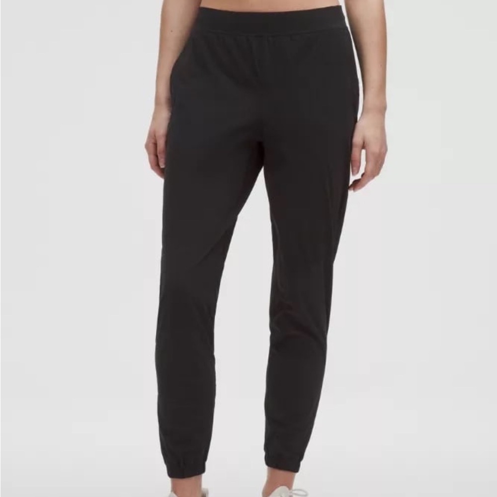 Lululemon Adapted State High-Rise Jogger
Asia Fit